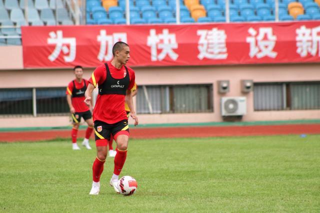 刘若钒归来首日训练主动要球权 扬科维奇巧妙授课